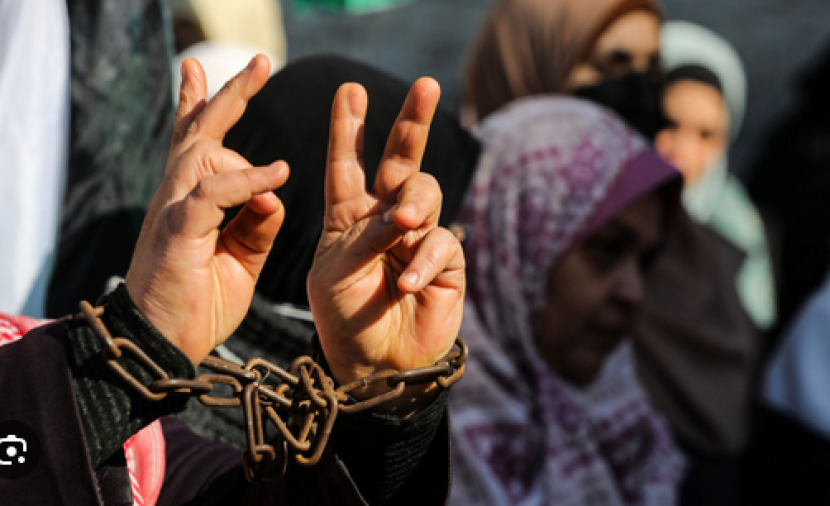 مؤسسات الأسرى: أكثر من 90 أسيرة يعانين التعذيب والجرب في سجون الاحتلال