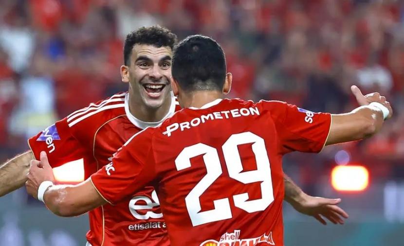 الأهلي يحسم قمة الدوري أمام الزمالك ويصعد لصدارة الترتيب