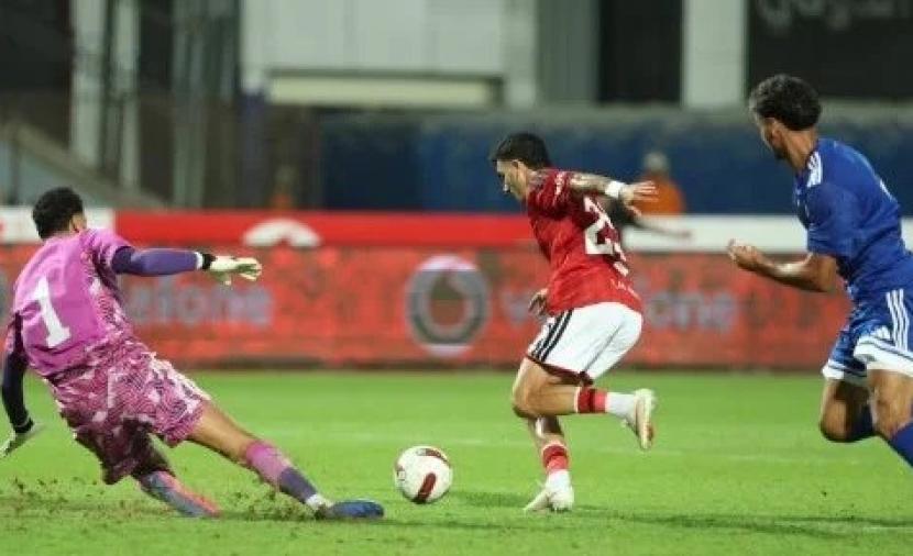 الأهلي يستعيد الصدارة المؤقتة للدوري المصري بفوز ثمين على أبو قير