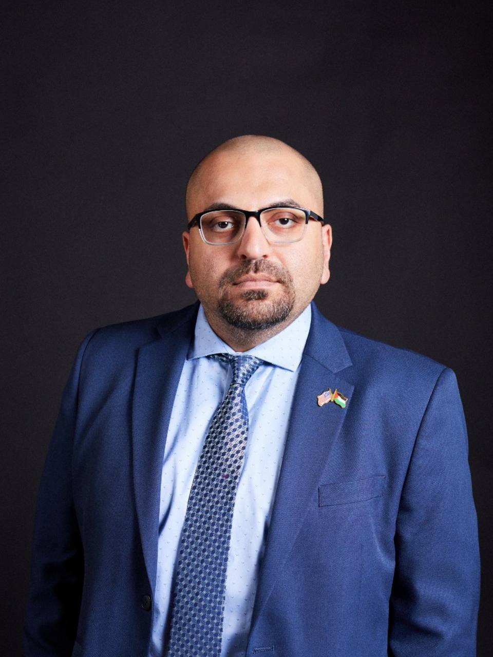 الخطيب يوظف تصريحات معتز عزايزة للتحريض على صحفيي غزة والتشكيك في صفتهم المهنية