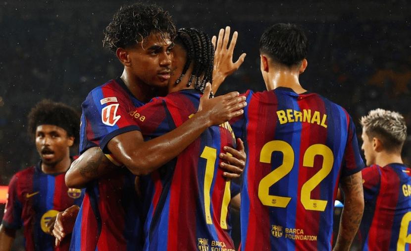 برشلونة يسحق راسينج بسباعية ويعمّق الفارق في الصدارة