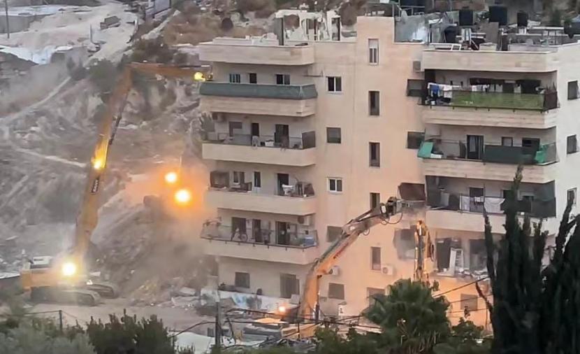بن غفير يشرف على هدم بناية في الطور وتشريد 70 مقدسياً