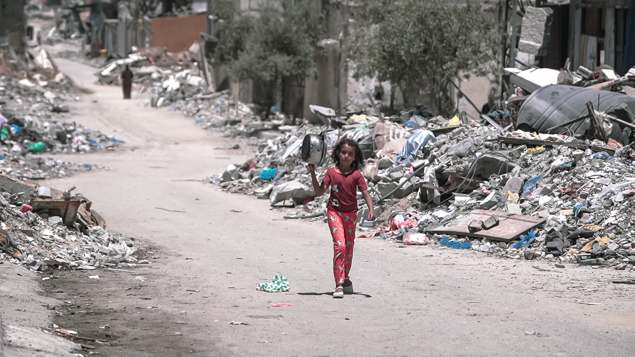 طُردت من عملها بعد «فلسطين حرة».. وتبرعات بربع مليون دولار تصلها