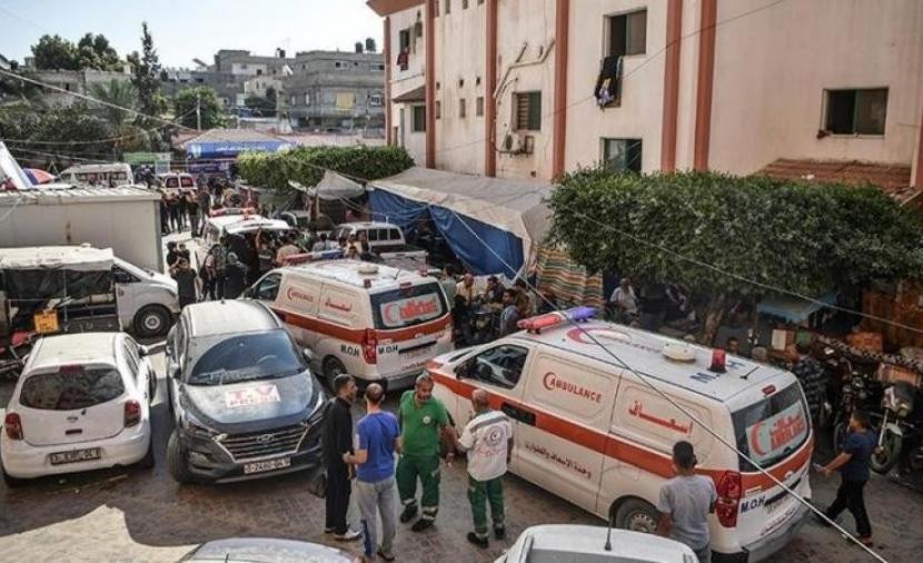 الصحة بغزة تحذر من شلل كامل للخدمات الصحية بسبب توقف حافلات الطواقم