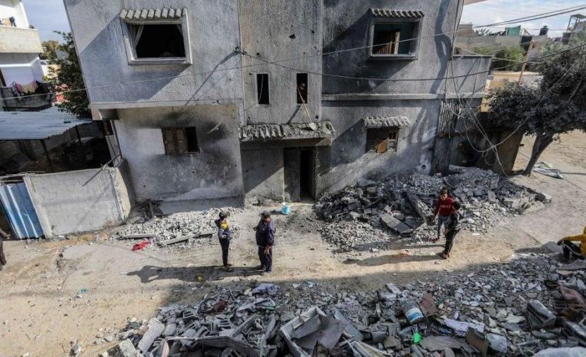 سبعة شهداء وثلاثة جرحى في غارة إسرائيلية على منزل ببلدة أنصار جنوبي لبنان