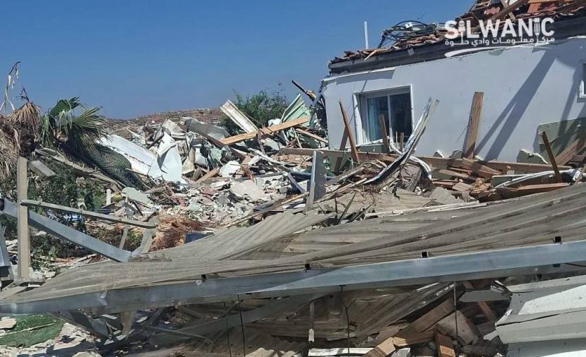 هدم ثلاثة منازل وتجريف أشجار في حي الأشقرية ببيت حنينا شمالي القدس