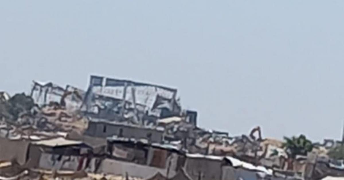 هدم بركس تجاري وتوسيع «الخط الأصفر» في قيزان النجار جنوب خان يونس