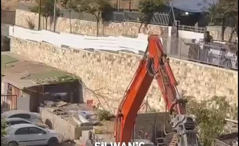 بلدية الاحتلال تهدم منزلاً في حي بئر أيوب ببلدة سلوان