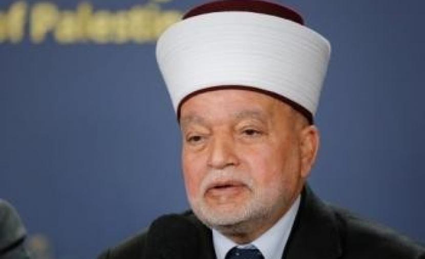 تجديد إبعاد مفتي القدس الشيخ محمد حسين عن المسجد الأقصى ستة أشهر