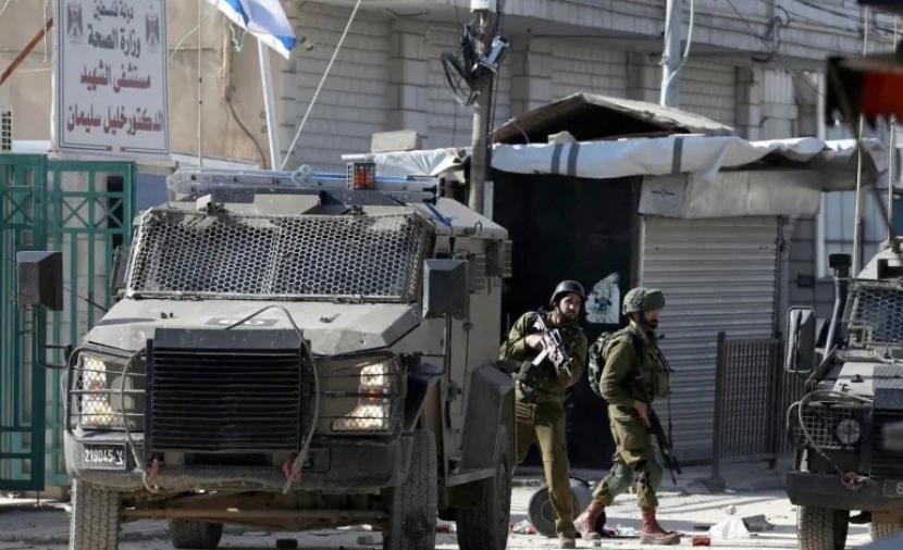إغلاق 15 مؤسسة فلسطينية.. الاحتلال يمسح آثار العمل الحقوقي بالضفة