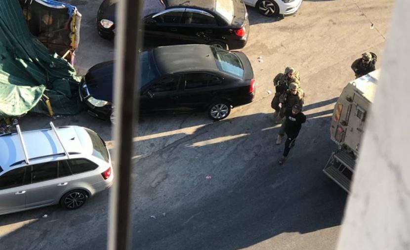 احتجاز مريض بسرطان خلال توجهه للعلاج عبر حاجز قلنديا