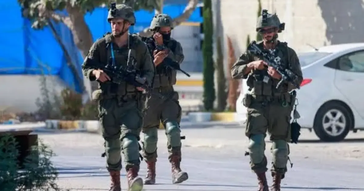 الاحتلال يزيل الأعلام الفلسطينية من مدرسة في جبارة جنوب طولكرم