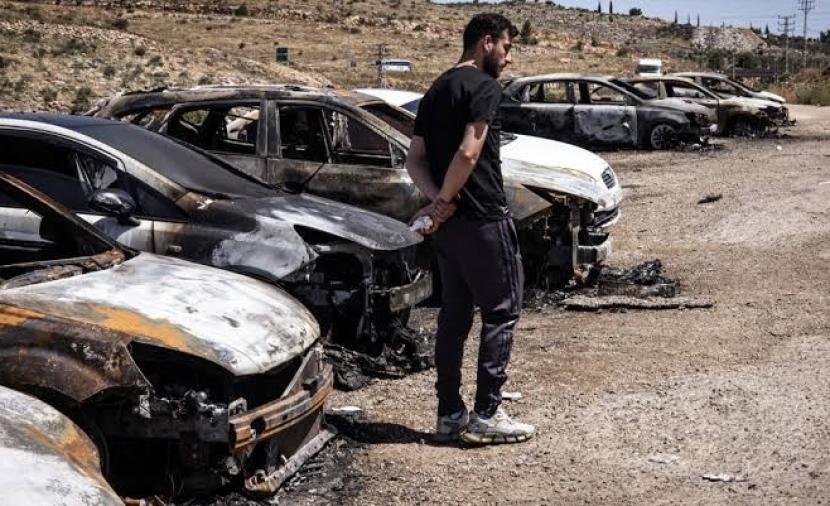 تصعيد للمستوطنين.. إحراق مركبات واعتداءات في نابلس والقدس