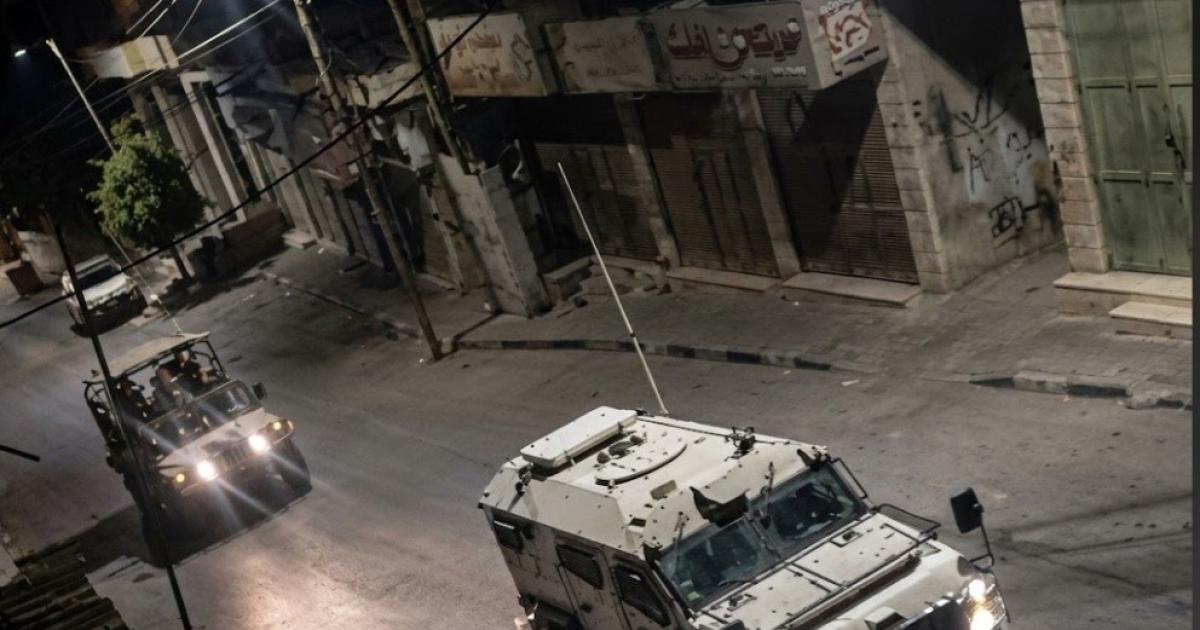 قوات الاحتلال تجبر أهالي الجلدة بالخليل على إخلاء منازلهم في عملية عسكرية موسّعة