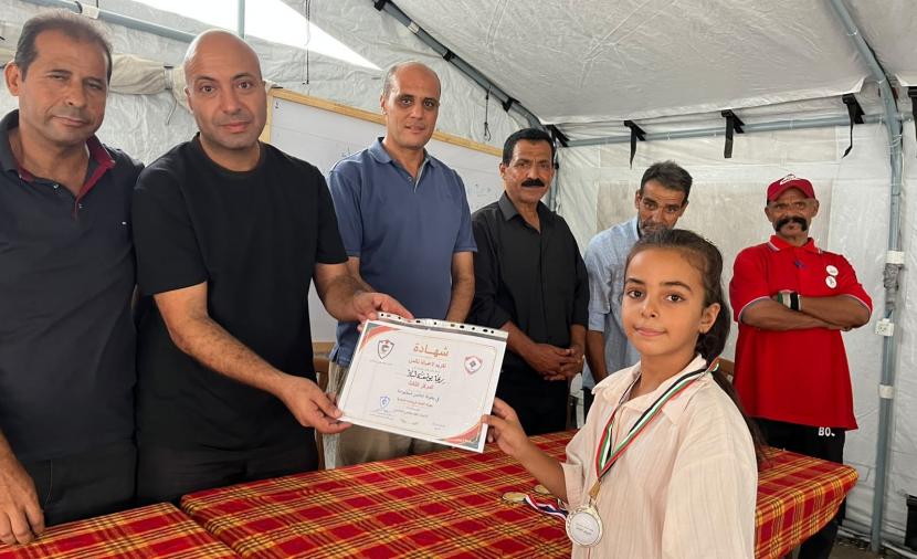 فوز كنزي الحسني بلقب بطولة القلعة للتنس الذهبي بغزة