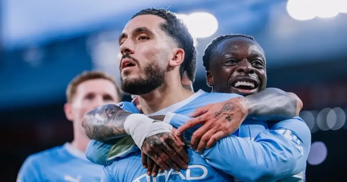 مانشستر سيتي يحسم قمة الدوري بثلاثية على أنفيلد ويصعد للصدارة