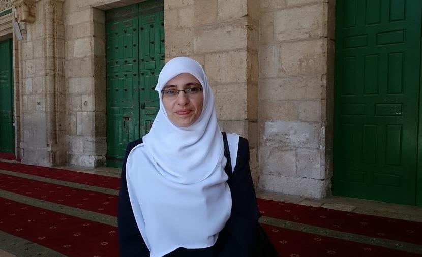 الاحتلال يجدّد منع المقدسية هنادي الحلواني من السفر شهراً قابلاً للتمديد