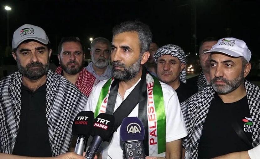 قافلة فلسطين تنتظر عند معبر إبراهيم الخليل بين تركيا والعراق