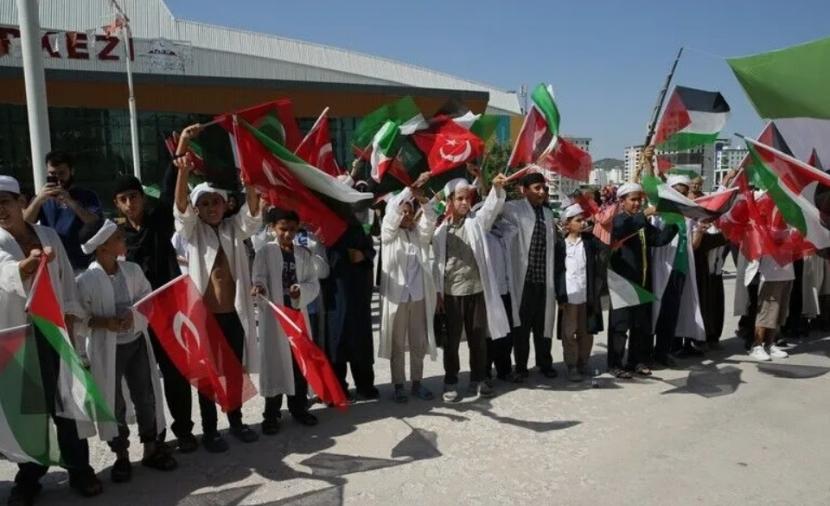 ستة عشر يوماً على الطريق.. قافلة فلسطين تصل شانلي أورفا جنوبي تركيا