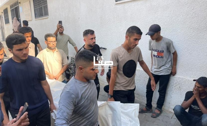 قصف إسرائيلي يستهدف موظفين حكوميين في المواصي.. استشهاد 4 وإصابة 30
