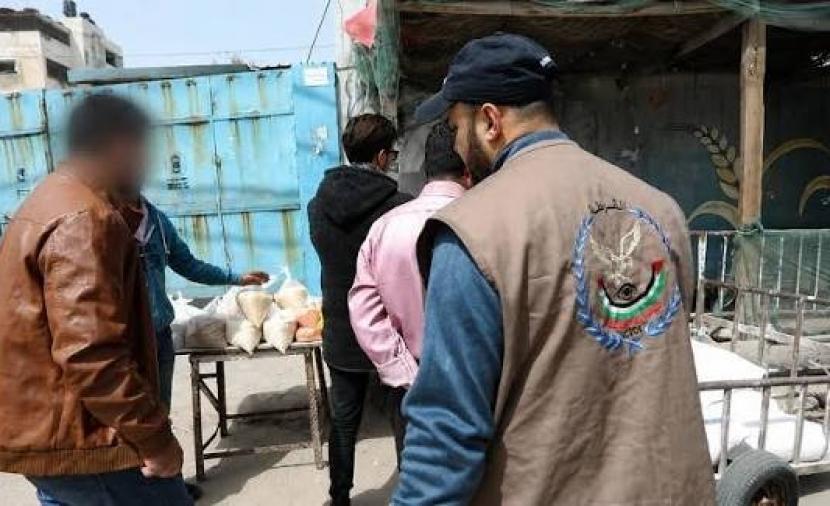 مباحث رفح تتلف 90 كيلوغراماً من الأفوكادو الفاسد في جولة رقابية