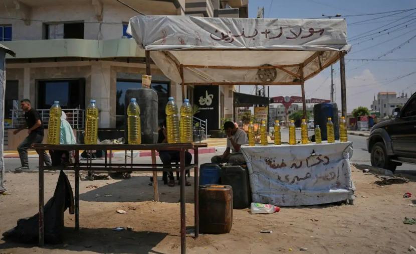 سجائر وأدوية وهواتف.. تحقيق يرصد اتساع اقتصاد التهريب إلى غزة