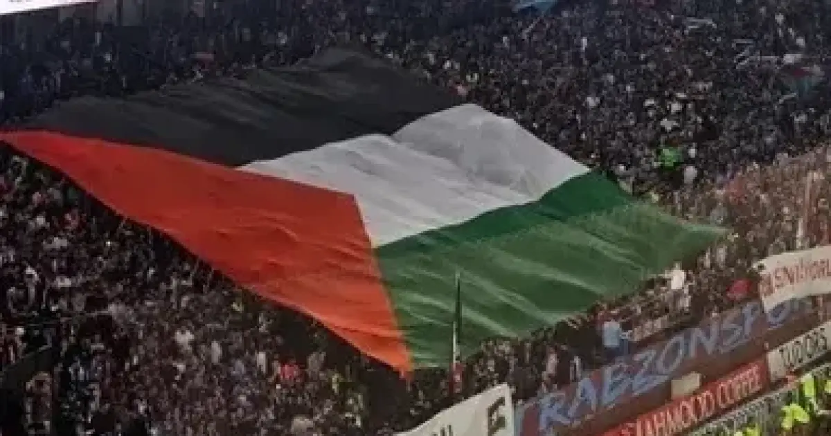 جماهير طرابزون سبور ترفع علم فلسطين وسط ديربي إسطنبول