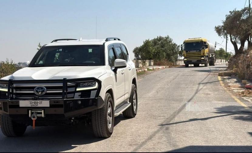 وفد أممي يوصل مواد غذائية إلى منازل محاصرة في بلدة قصرة جنوب نابلس