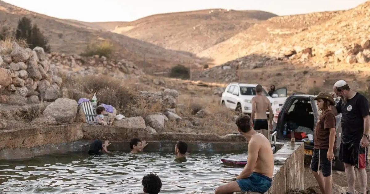 رصد صحفي: ينابيع كانت تسقي حقول فصايل صارت في قبضة المستوطنين موقعاً للاستجمام
