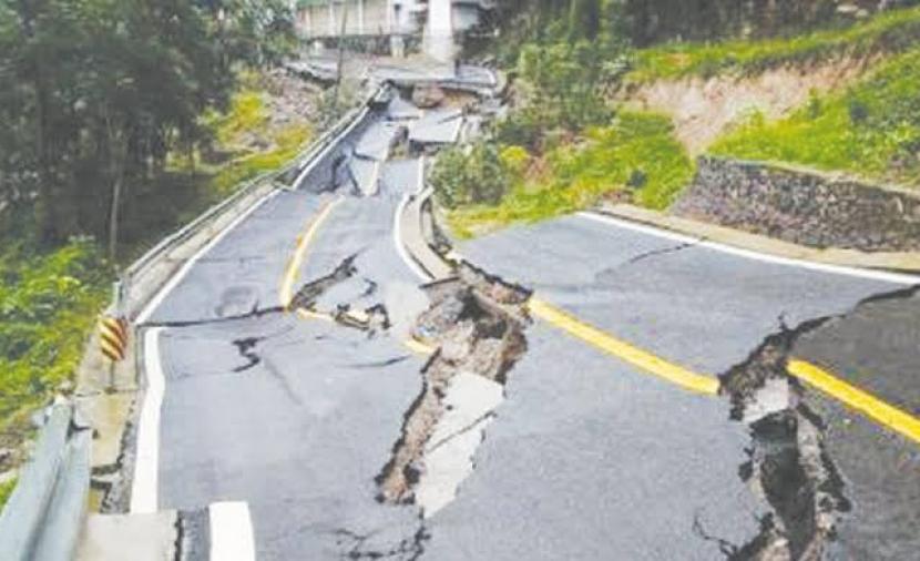 زلزال بقوة 7.4 درجات يضرب غربي كولومبيا ويوقف العمل في ستة مطارات